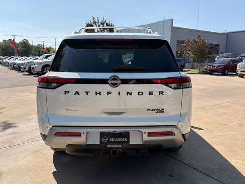 Certified 2024 Nissan Pathfinder Platinum w/ Black Appearance Package AWD/4WD image 3