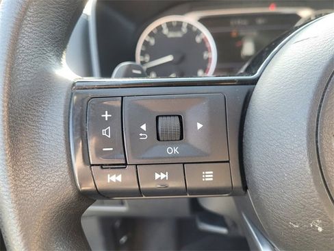 Used 2021 Nissan Rogue S image 22