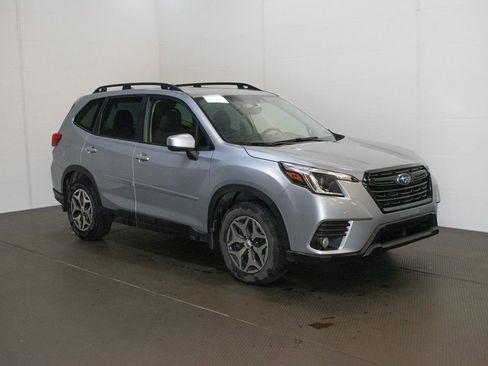 Used 2023 Subaru Forester Premium w/ Popular Package #3 AWD/4WD image 1