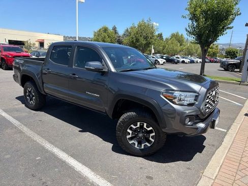 Certified 2023 Toyota Tacoma TRD Off-Road w/ Technology Package AWD/4WD image 3