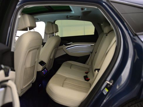 Certified 2022 Audi e-tron Premium Plus w/ Premium Plus Package image 11