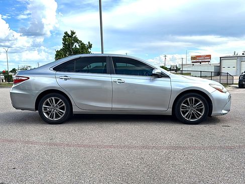 Used 2016 Toyota Camry SE FWD image 5