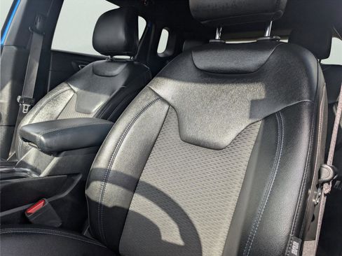 Used 2024 Jeep Compass Latitude image 11