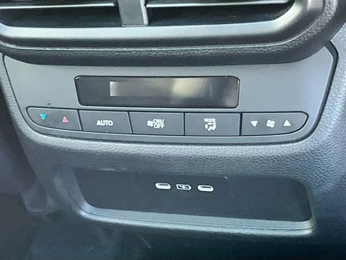 Used 2025 Honda Pilot Touring image 27