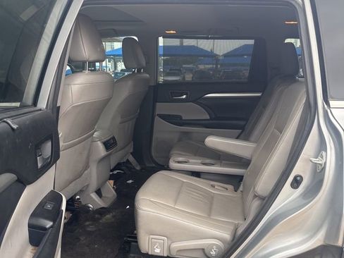 Used 2018 Toyota Highlander XLE AWD/4WD image 5