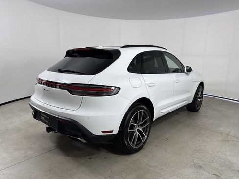 Certified 2025 Porsche Macan image 7
