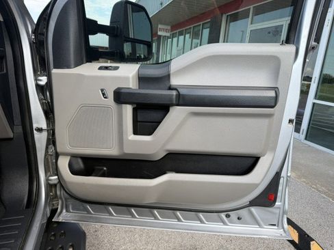 Used 2022 Ford F250 XL w/ Power Equipment Group image 23