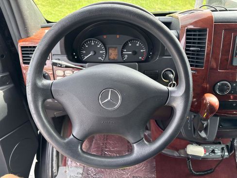 Used 2012 Mercedes-Benz Sprinter 2500 image 12