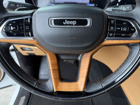 Used 2023 Jeep Grand Cherokee L Summit AWD/4WD image 19