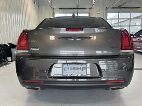 Used 2022 Chrysler 300 Touring L AWD/4WD image 3