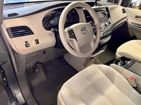 Used 2012 Toyota Sienna LE image 13
