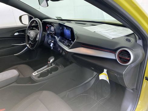 Used 2024 Chevrolet Trax RS w/ Driver Confidence Package FWD image 29