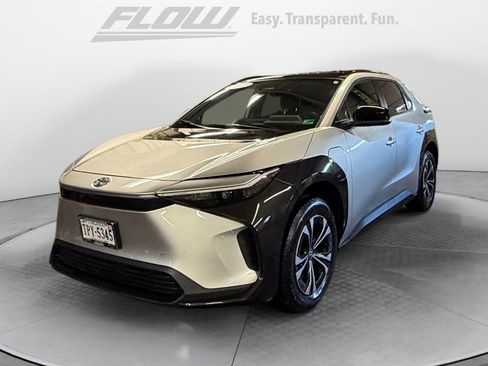 Used 2023 Toyota bZ4X XLE w/ Weather Package image 4