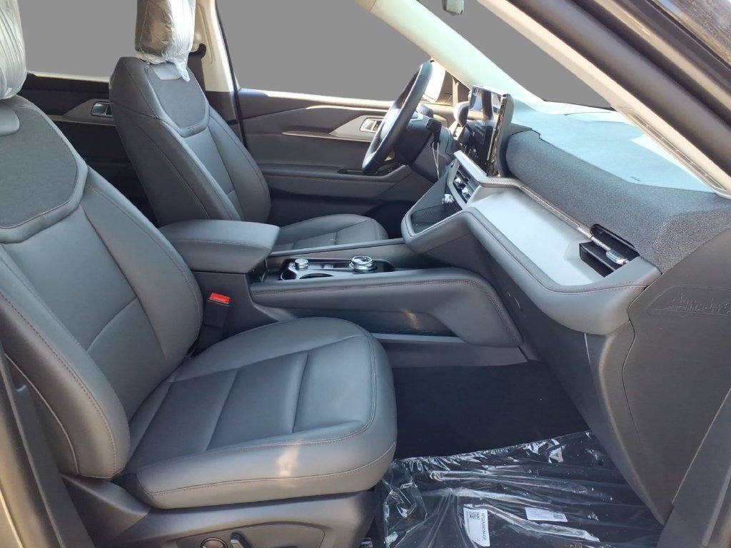 New 2026 Ford Explorer Active w/ Active Comfort Package AWD/4WD image 12