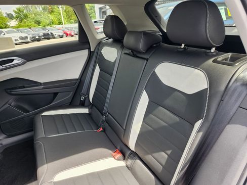 New 2025 Volkswagen Taos SEL image 15