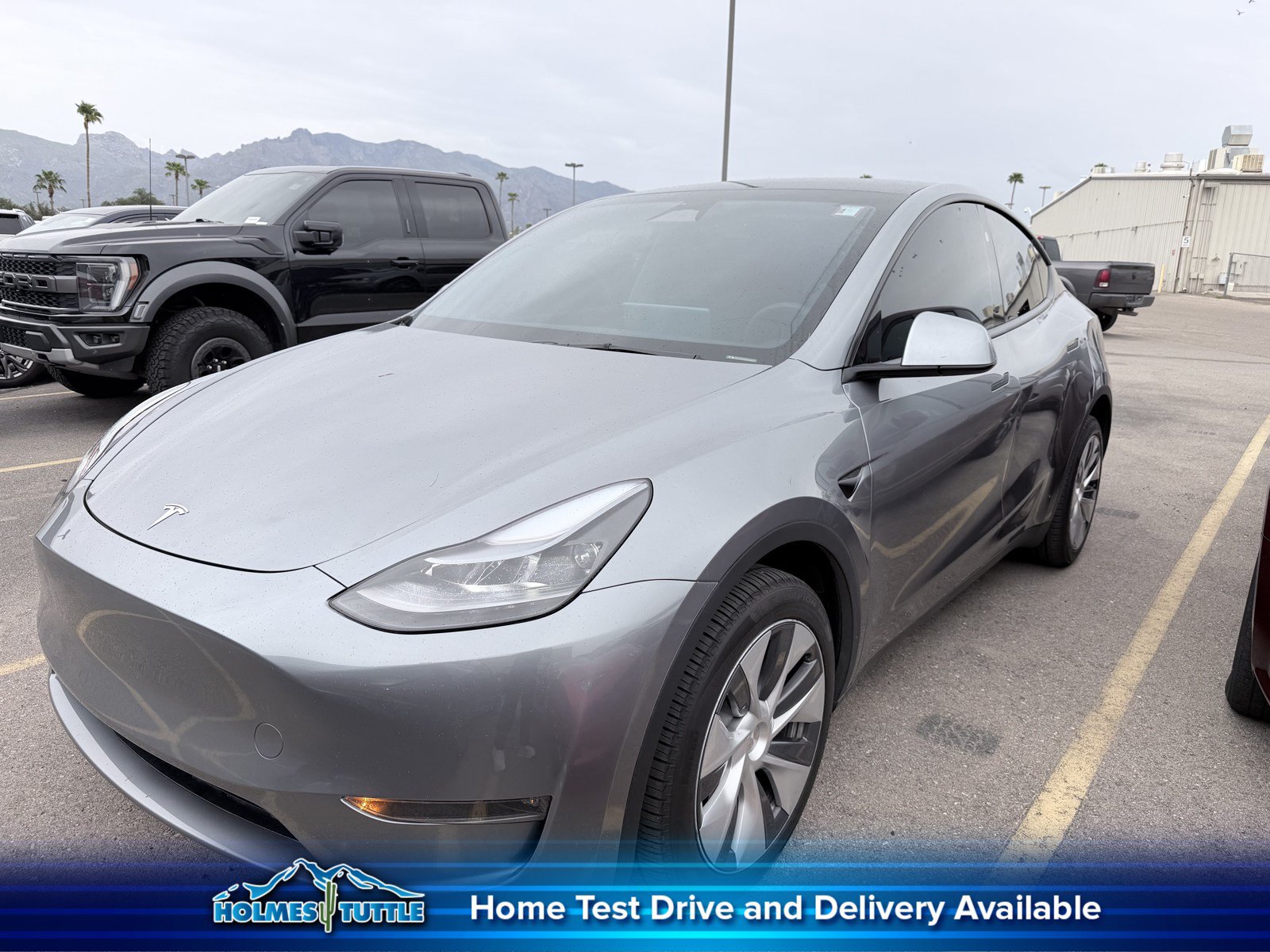 Used 2024 Tesla Model Y Long Range AWD/4WD image 1