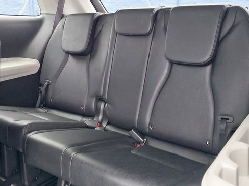 Used 2024 Kia Carnival LX image 16