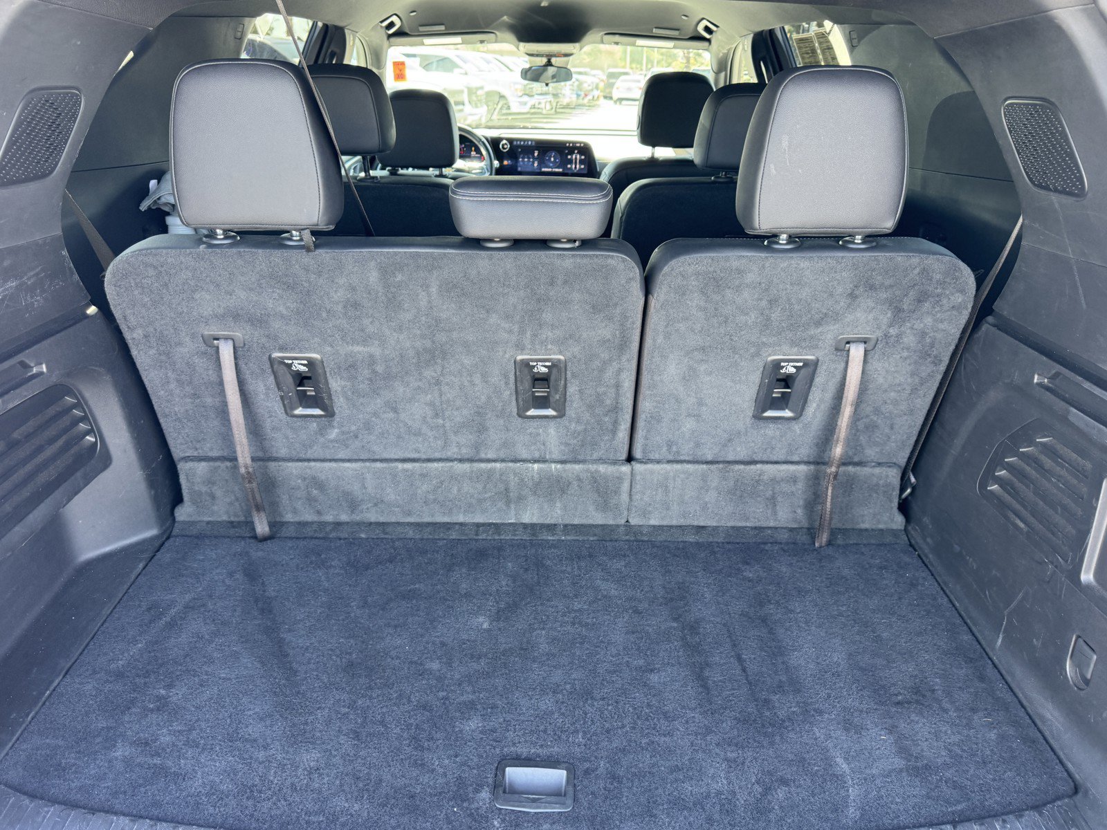 Used 2025 Chevrolet Traverse LT FWD image 14