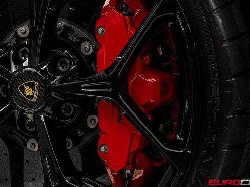 Used 2025 Lamborghini Revuelto image 27