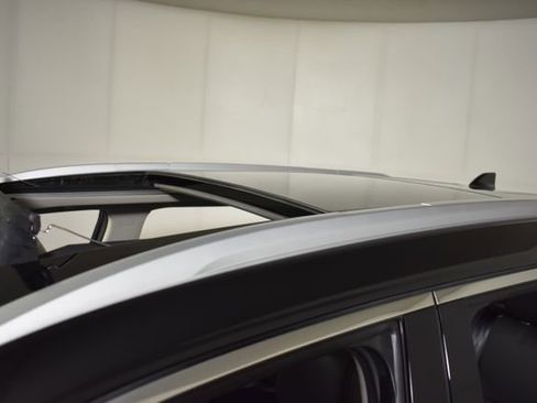 Certified 2023 Nissan Rogue SL image 42