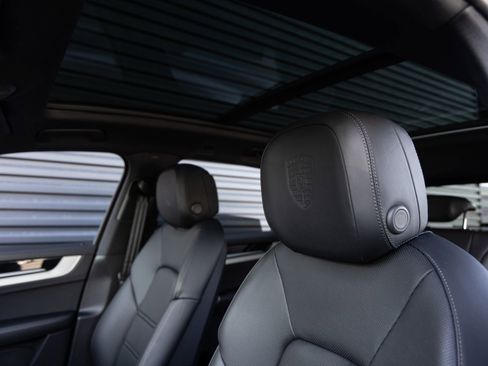 Certified 2025 Porsche Cayenne Base image 23