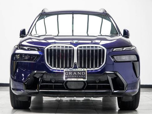 Used 2023 BMW X7 xDrive40i w/ M Sport Package AWD/4WD image 8