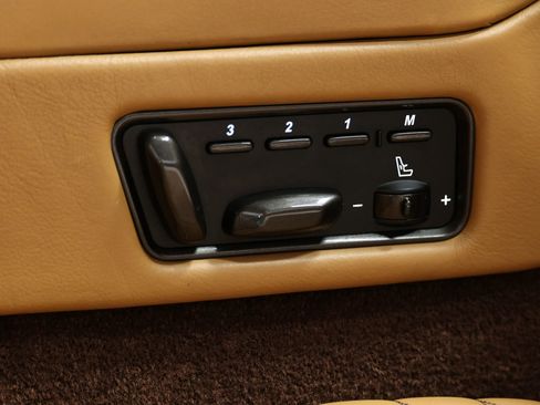Used 2015 Aston Martin Vanquish Volante RWD image 65