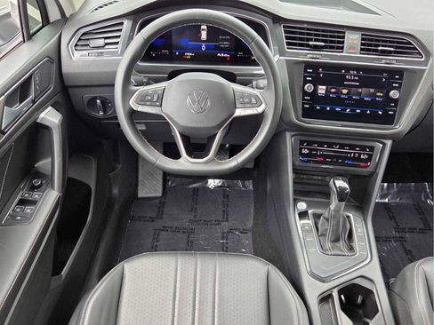 Used 2023 Volkswagen Tiguan SE FWD image 10