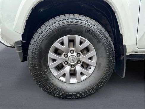 Used 2018 Toyota Tacoma SR5 image 8