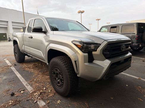 Used 2025 Toyota Tacoma SR w/ Towing Package AWD/4WD image 2