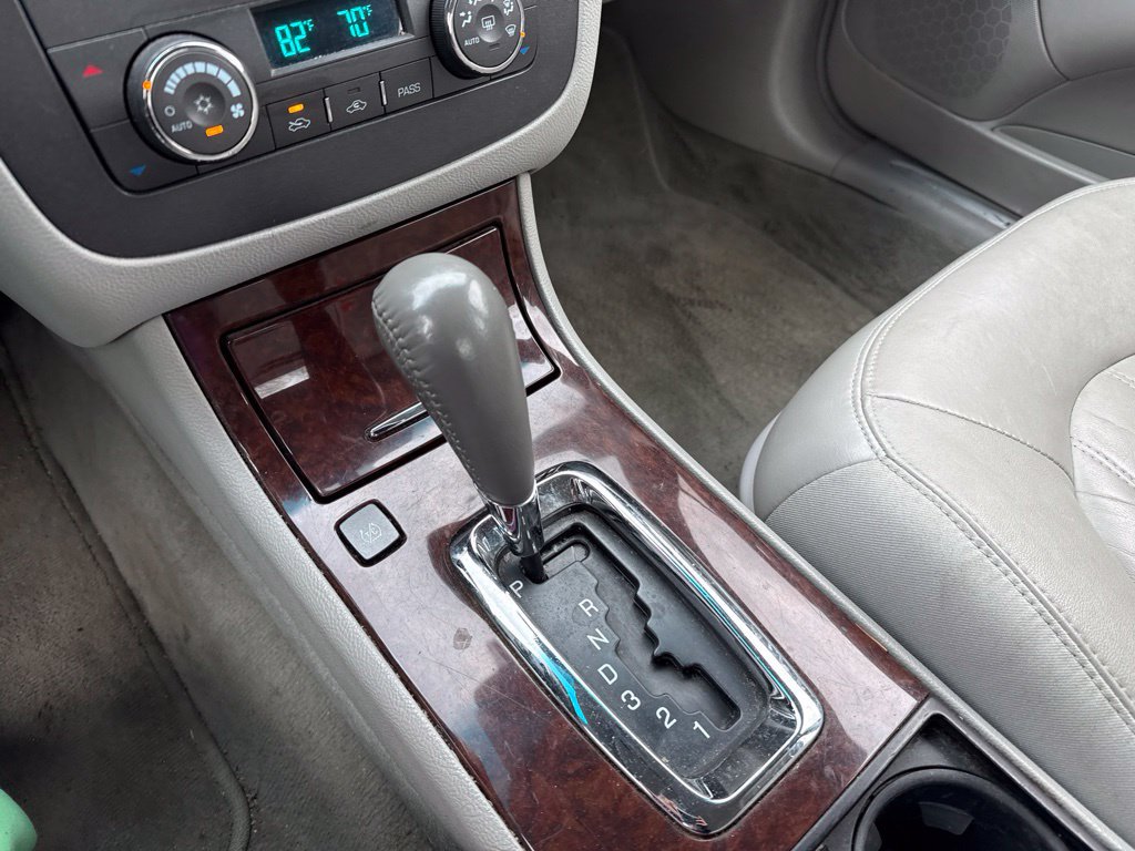 Used 2011 Buick Lucerne CXL FWD image 17