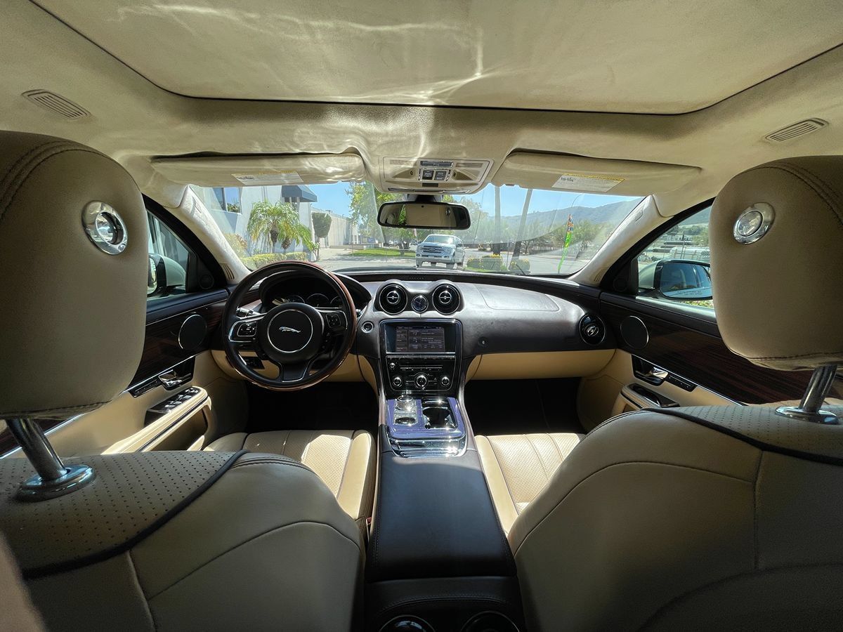 Used 2012 Jaguar XJ RWD image 12