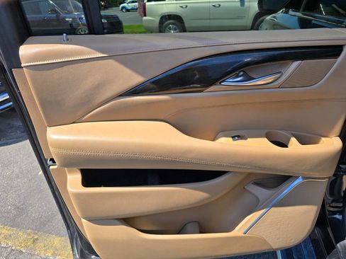 Used 2019 Cadillac Escalade ESV Platinum AWD/4WD image 27