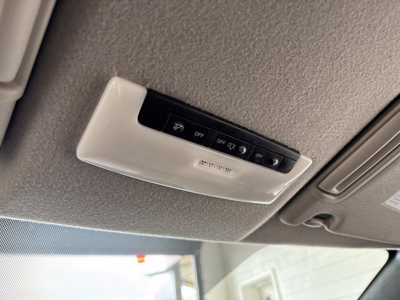 Used 2018 Nissan Kicks SV w/ Exterior Package FWD image 27