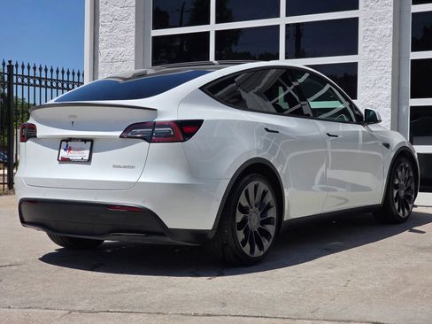 Used 2021 Tesla Model Y Performance image 4