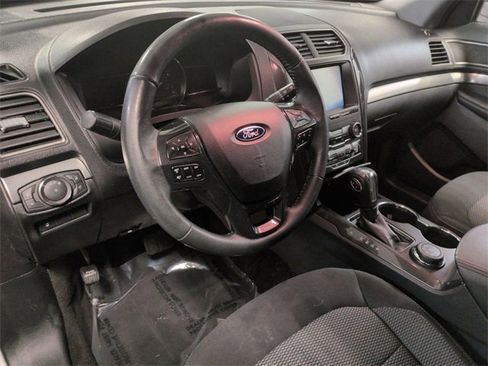 Used 2018 Ford Explorer XLT w/ Equipment Group 201A image 11