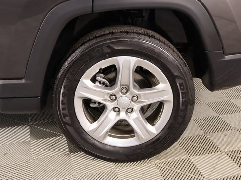Used 2024 Jeep Compass Latitude AWD/4WD image 17