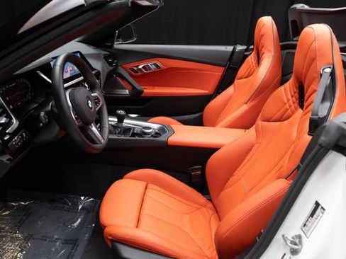 Used 2025 BMW Z4 M40i w/ Edition image 60