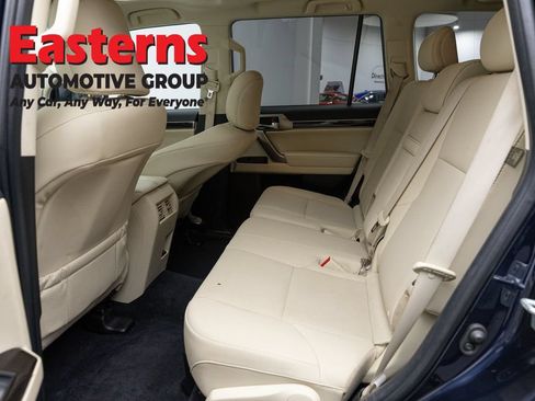 Used 2021 Lexus GX 460 w/ Accessory Package AWD/4WD image 24