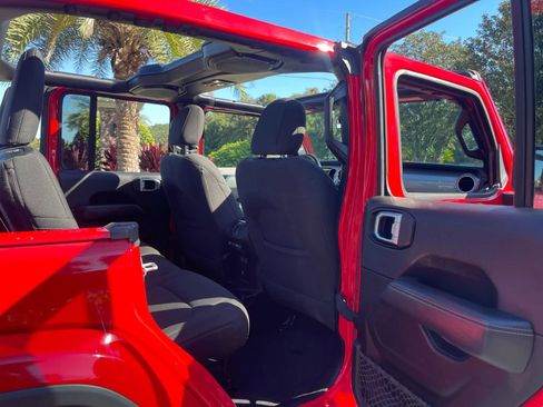 Used 2020 Jeep Wrangler Unlimited Sahara AWD/4WD image 12