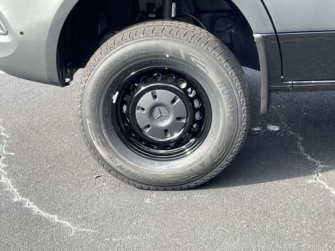 New 2025 Mercedes-Benz Sprinter 2500 image 18