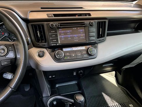 Used 2018 Toyota RAV4 XLE FWD image 7