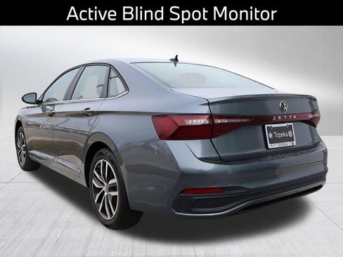 Certified 2025 Volkswagen Jetta SE image 7