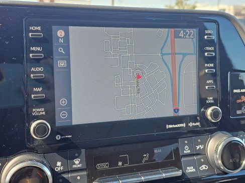 Used 2022 Toyota Highlander XLE AWD/4WD image 35