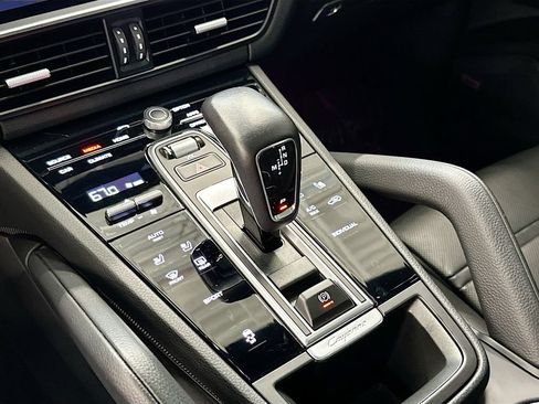 Certified 2022 Porsche Cayenne AWD/4WD image 19