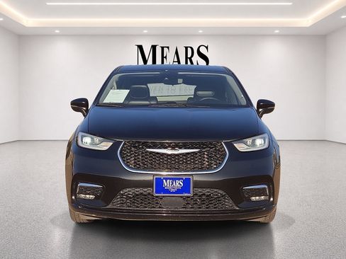 Used 2023 Chrysler Pacifica Touring-L FWD image 8