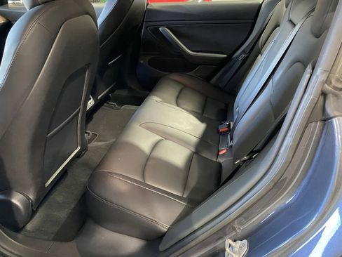 Used 2018 Tesla Model 3 Mid Range image 9