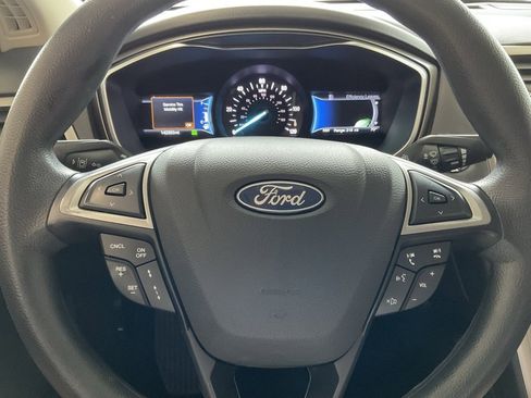 Used 2020 Ford Fusion SE image 11