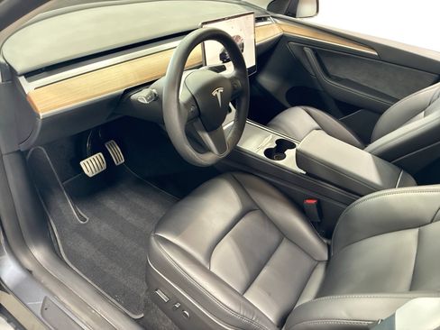 Certified 2023 Tesla Model Y Performance AWD/4WD image 9