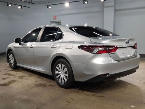 Used 2021 Toyota Camry LE image 5